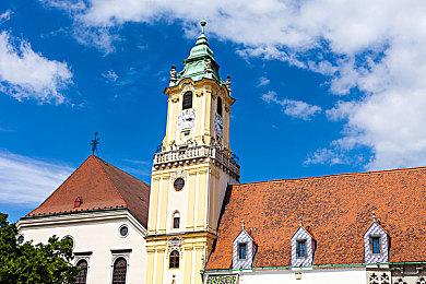 《守望先锋：归来》主机跨平台对战无瞄准辅助引争议